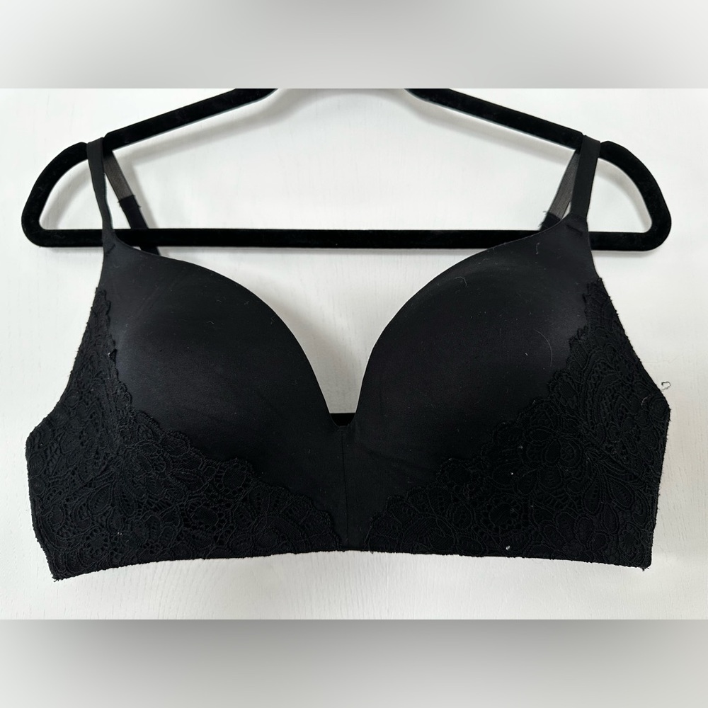 Soma Women’s Black Lace Detail Wireless Bra Size 40B